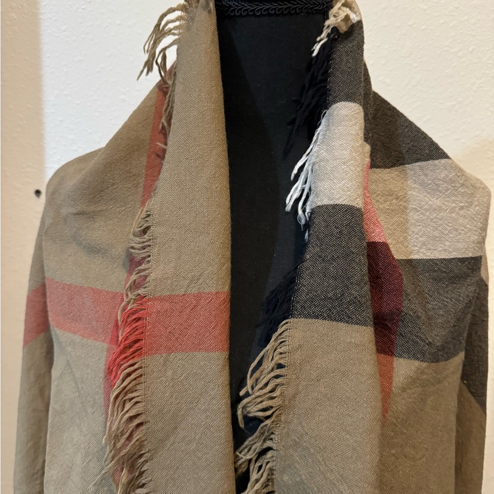 Burberry Merino scarf - Picture 9 of 11